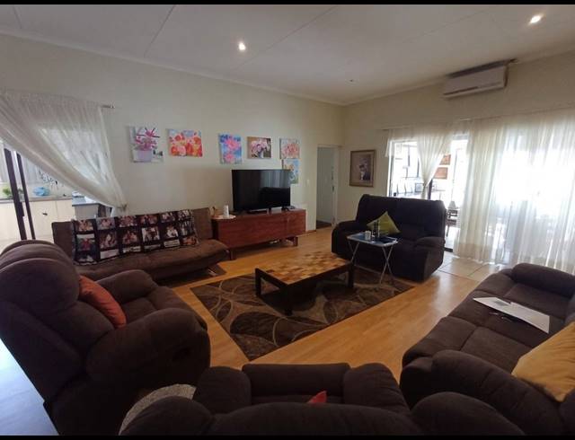 3 BEDROOM TOWNHOUSE TO LET IN ARCON PARK